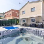 וילה Karina *